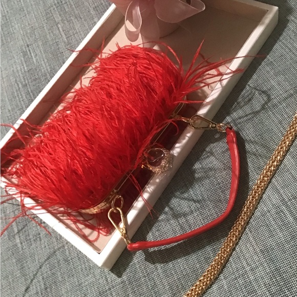 GORGEOUS GORGEOUS Red Ostrich Feather evening bag.Brand New See All Pics.🌹🍄🌹 - Picture 4 of 13